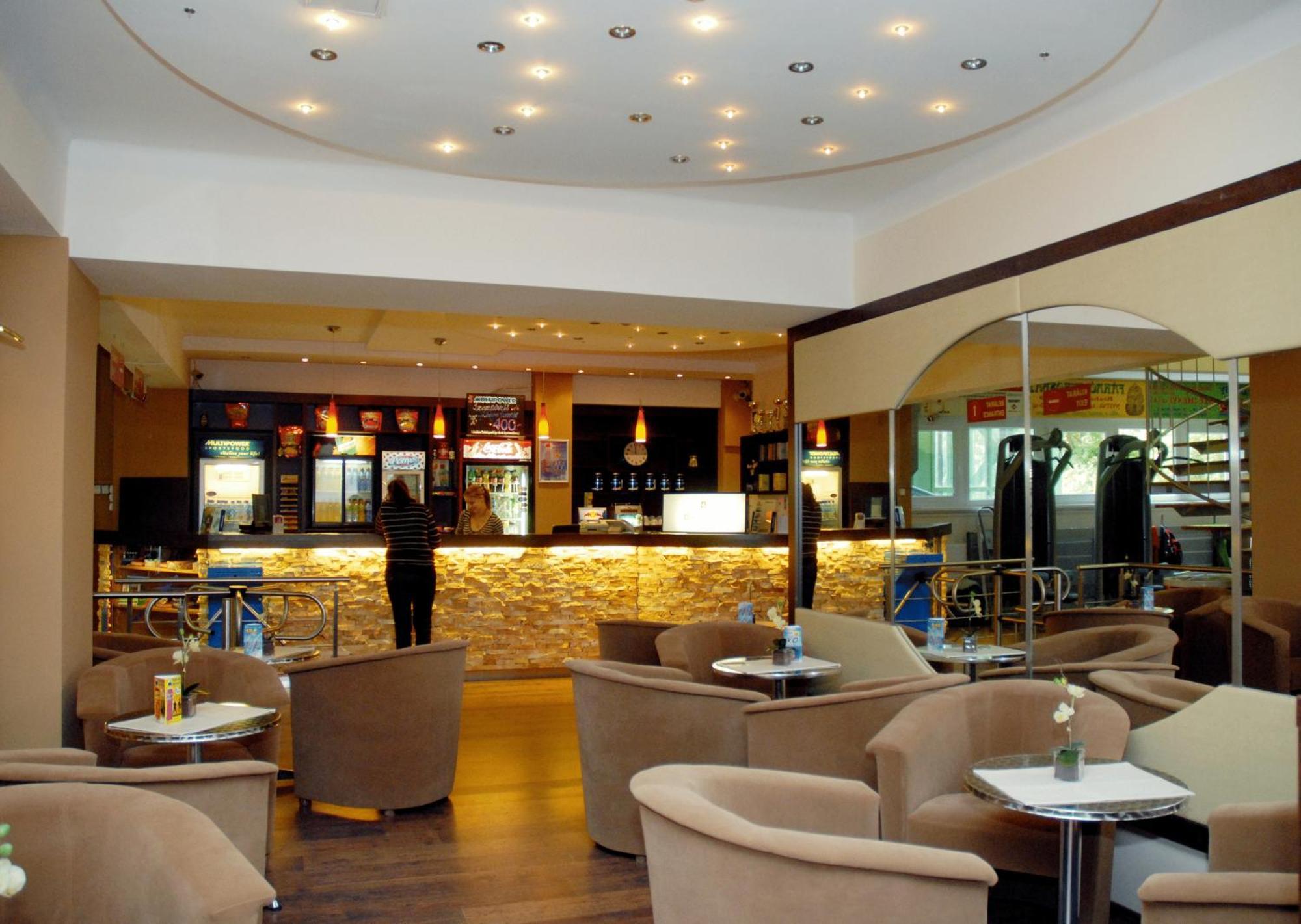 Sport Hotel Debreczyn Zewnętrze zdjęcie